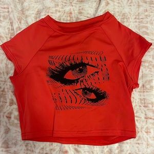 Cropped shirt in red and black, so cute and fits perfect to size, smooth fabric